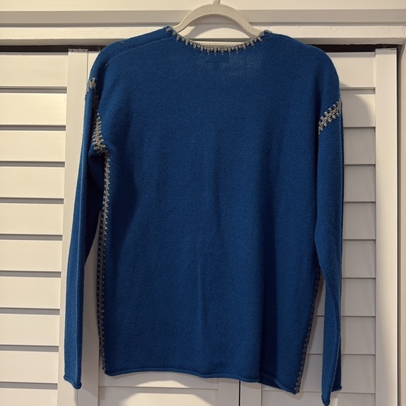 Johnny Was NWT Teal V-Neck Sweater with Butterfly Embroidery - Picture 3 of 4